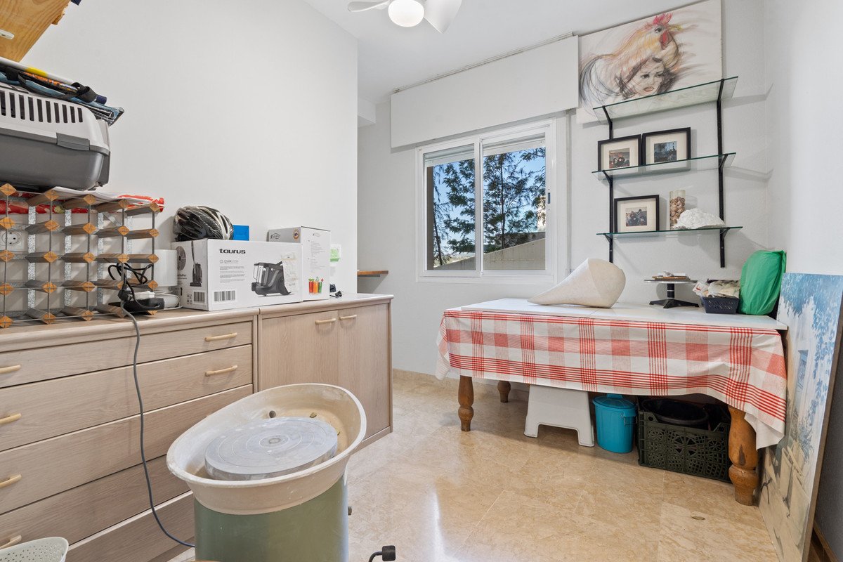3 Bed Middle Floor Apartment in Estepona