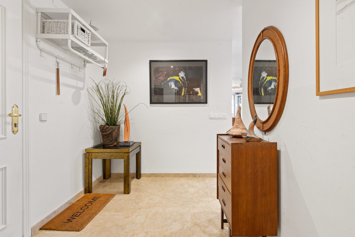 3 Bed Middle Floor Apartment in Estepona