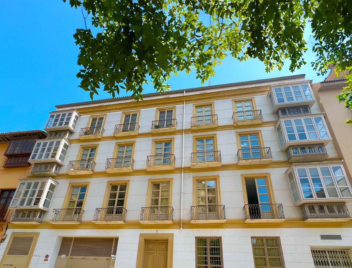 2 Bed Middle Floor Apartment in Málaga Centro