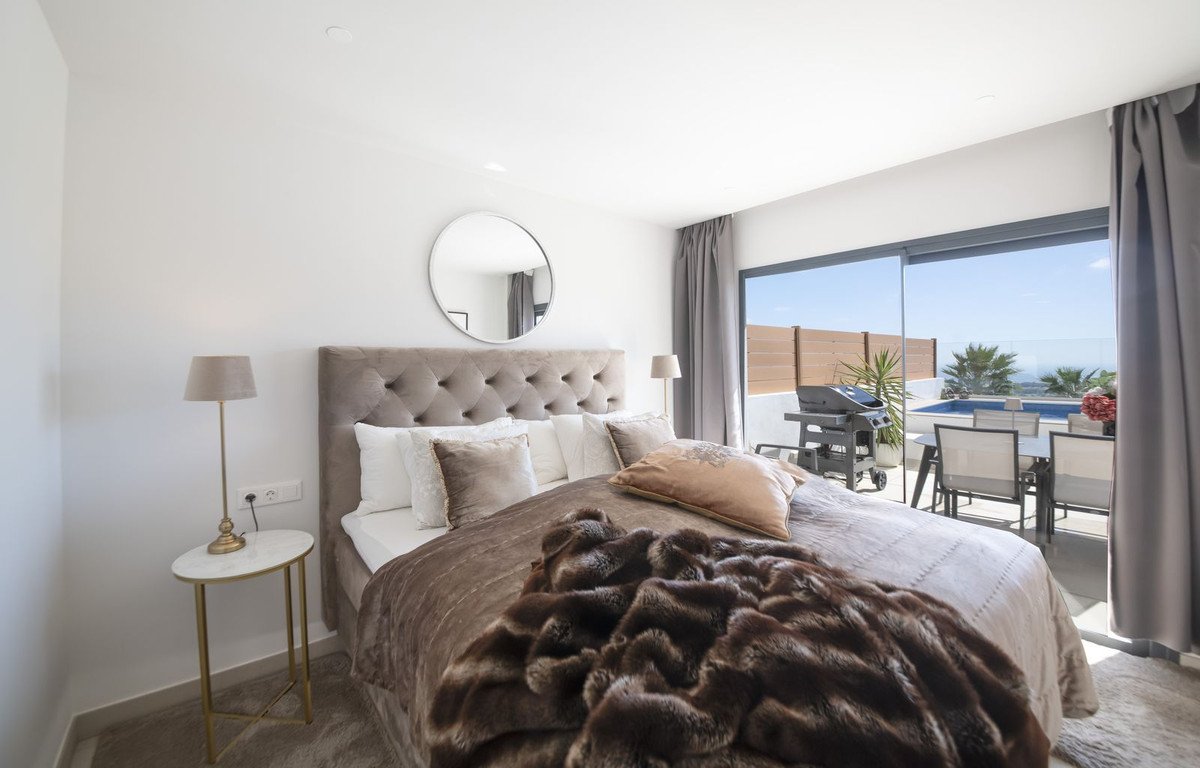 3 Bed Ground Floor Apartment in Calanova Golf