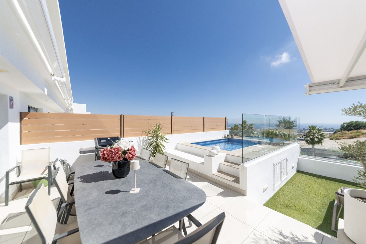 3 Bed Ground Floor Apartment in Calanova Golf