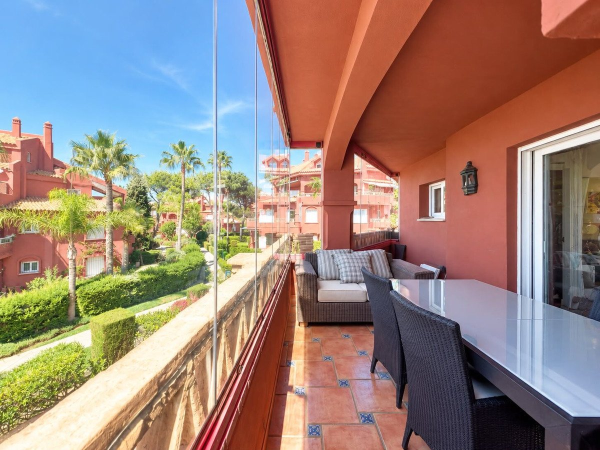 2 Bed Middle Floor Apartment in Marbella