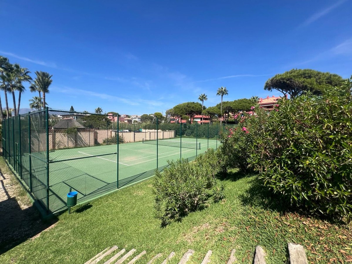 2 Bed Middle Floor Apartment in Marbella