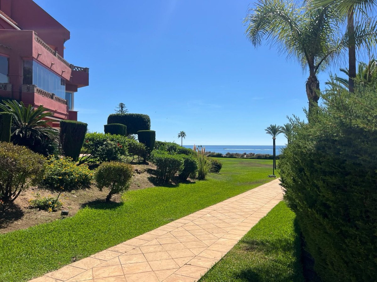 2 Bed Middle Floor Apartment in Marbella