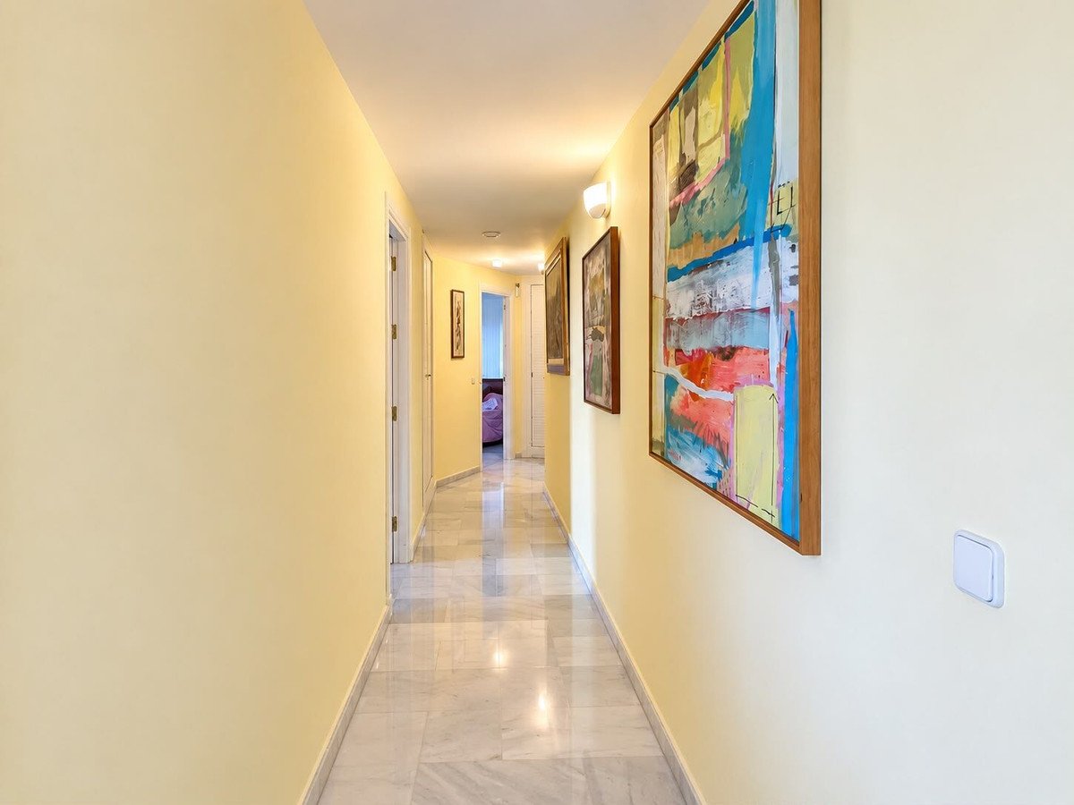 2 Bed Middle Floor Apartment in Marbella