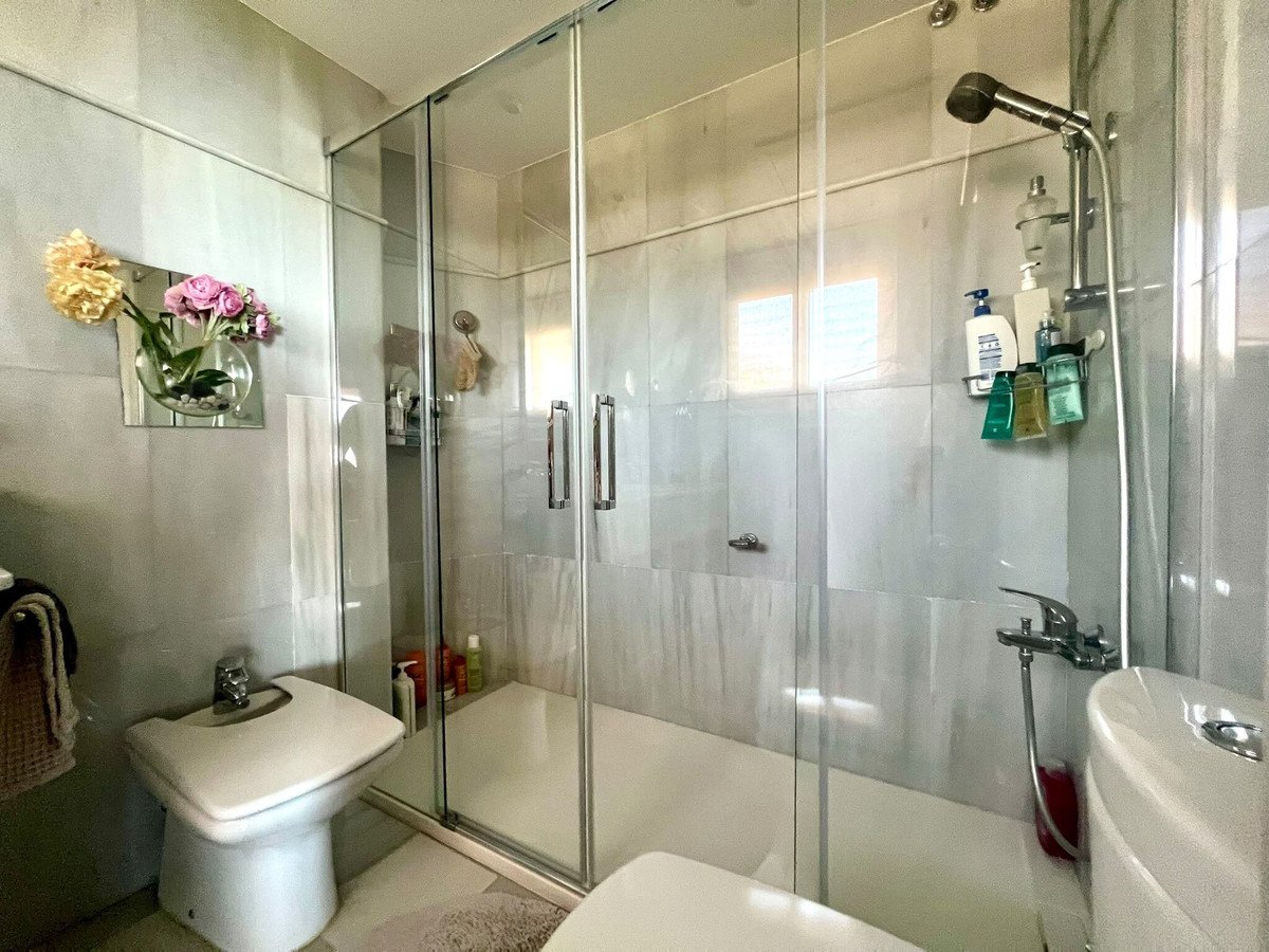 2 Bed Middle Floor Apartment in Marbella