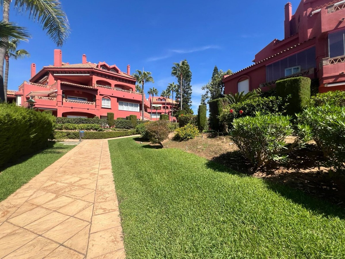 2 Bed Middle Floor Apartment in Marbella