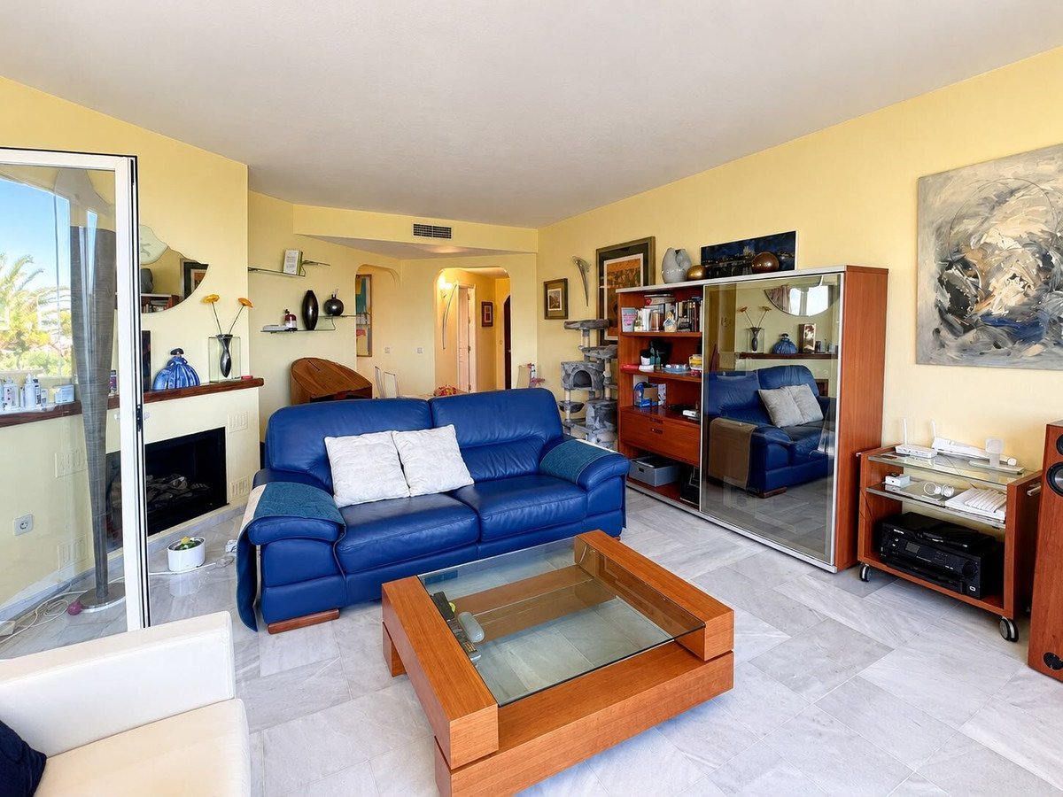 2 Bed Middle Floor Apartment in Marbella
