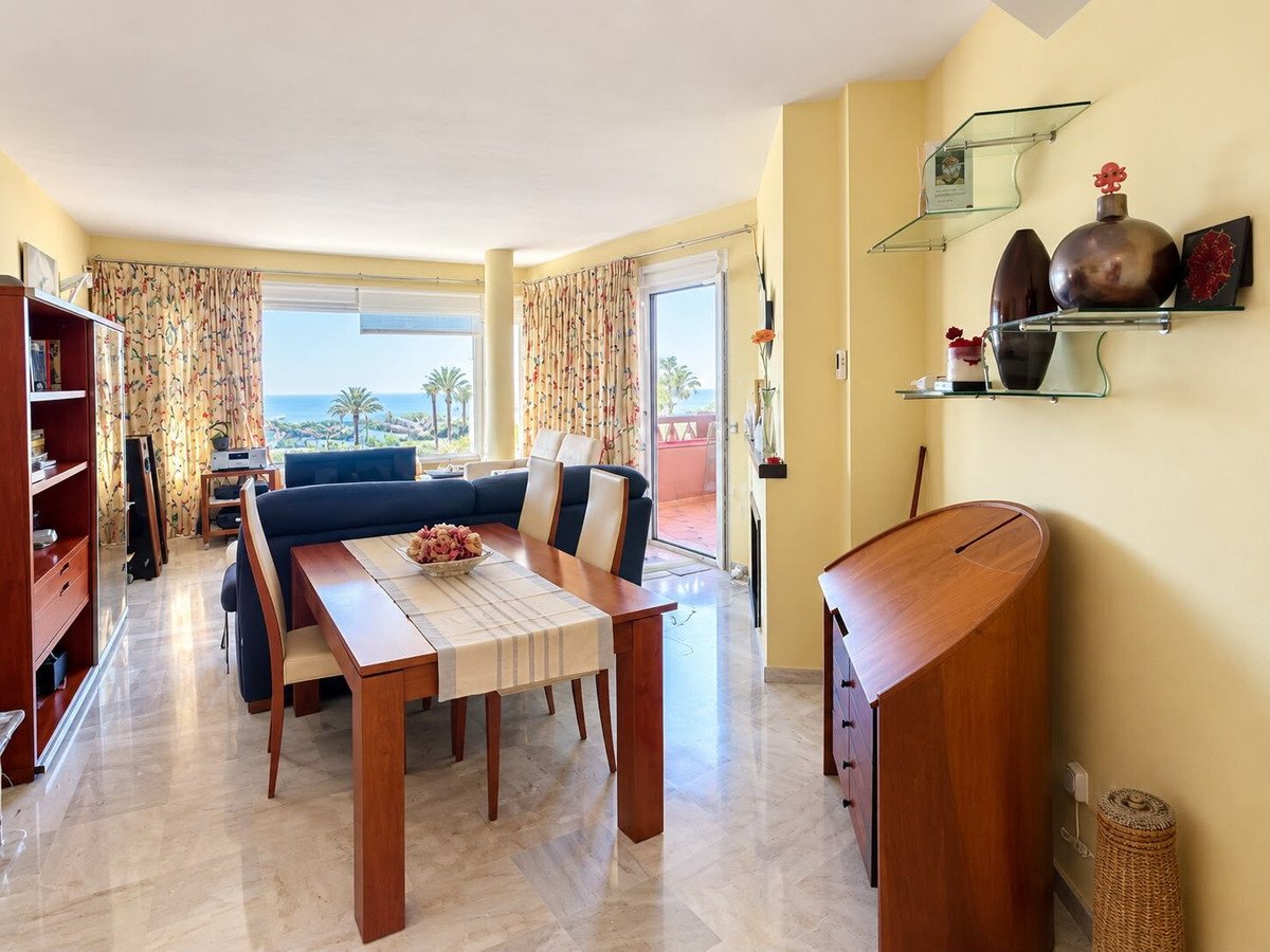 2 Bed Middle Floor Apartment in Marbella