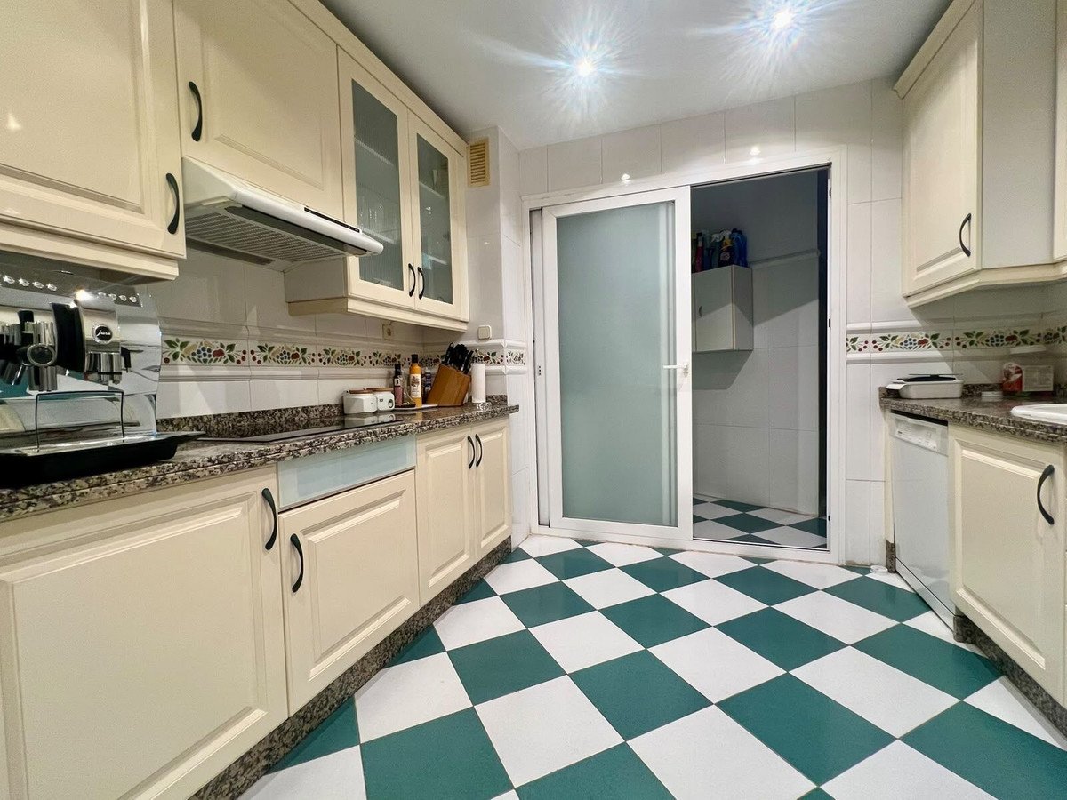 2 Bed Middle Floor Apartment in Marbella