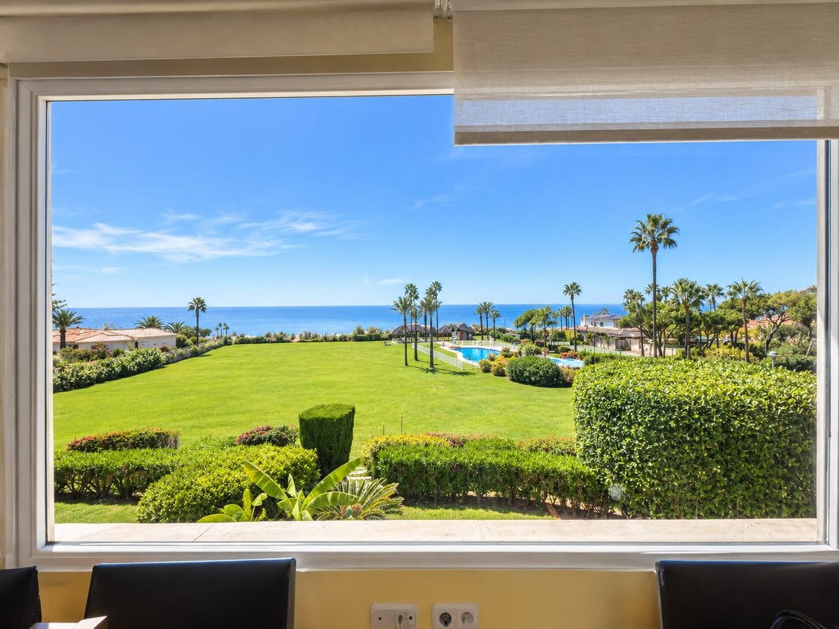 2 Bed Middle Floor Apartment in Marbella