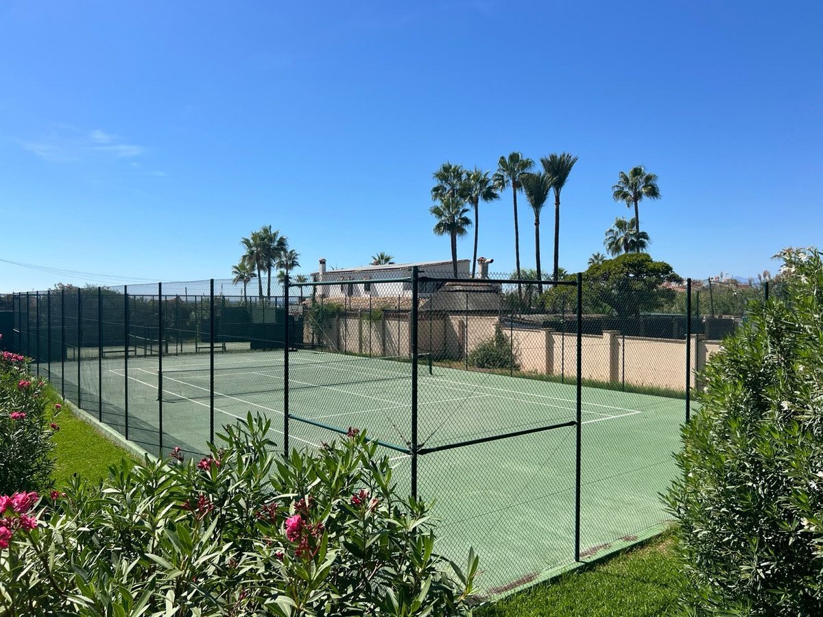2 Bed Middle Floor Apartment in Marbella