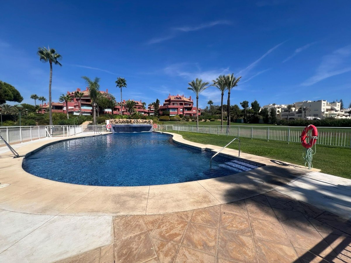 2 Bed Middle Floor Apartment in Marbella