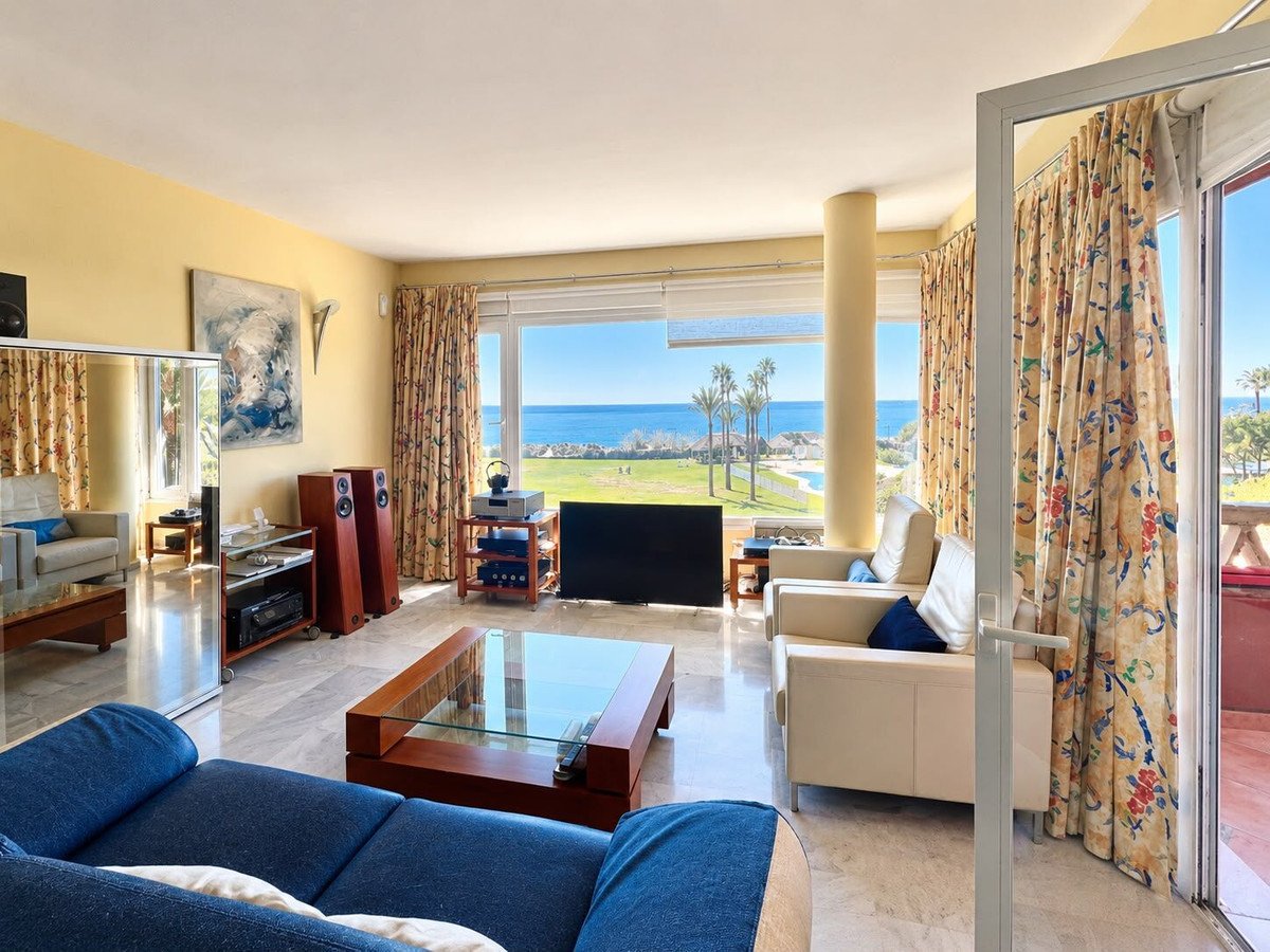 2 Bed Middle Floor Apartment in Marbella