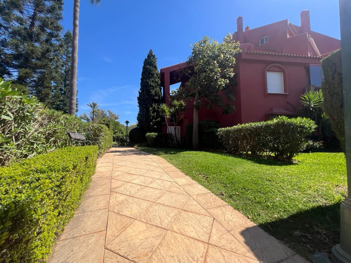 2 Bed Middle Floor Apartment in Marbella