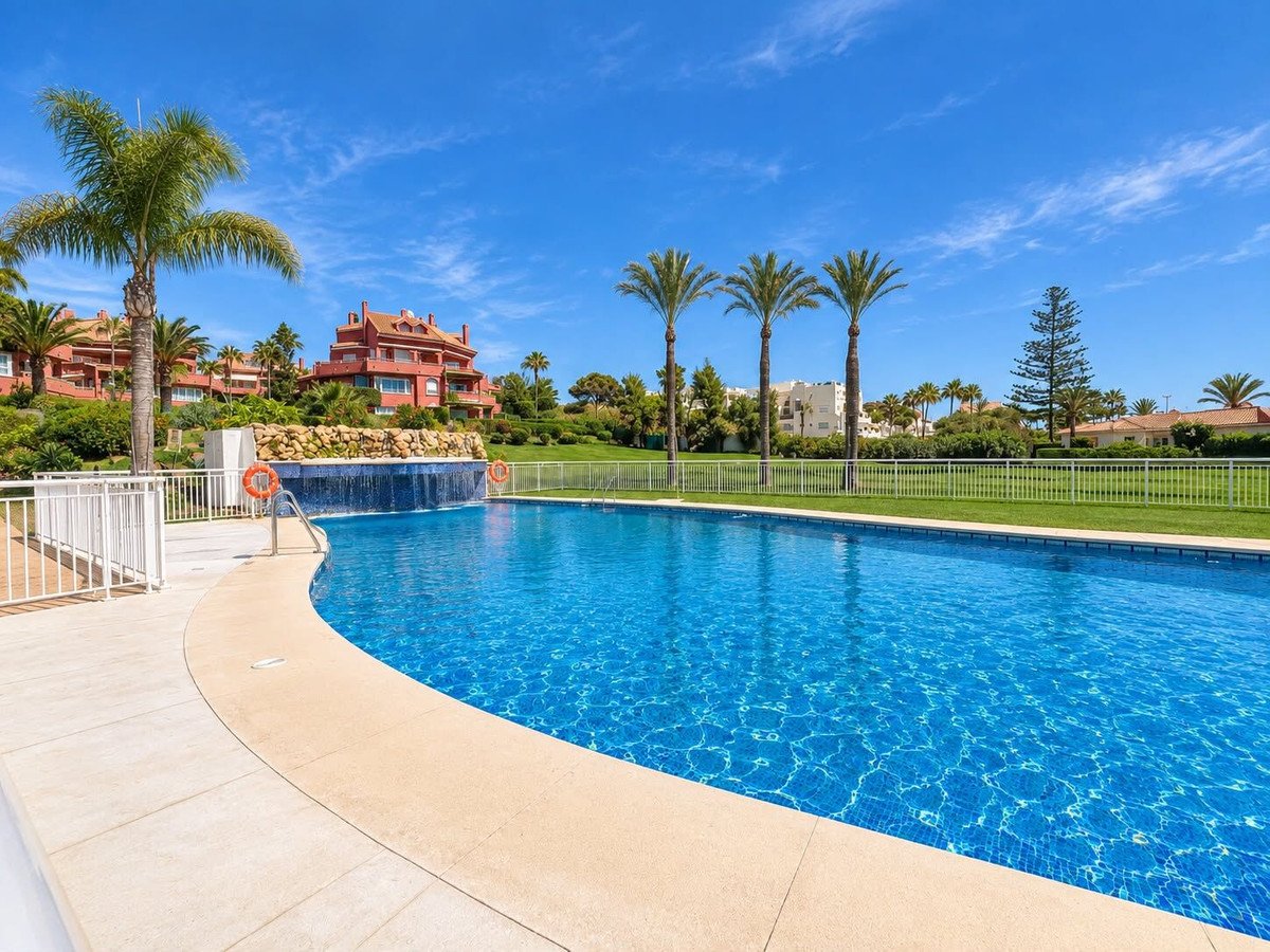 2 Bed Middle Floor Apartment in Marbella