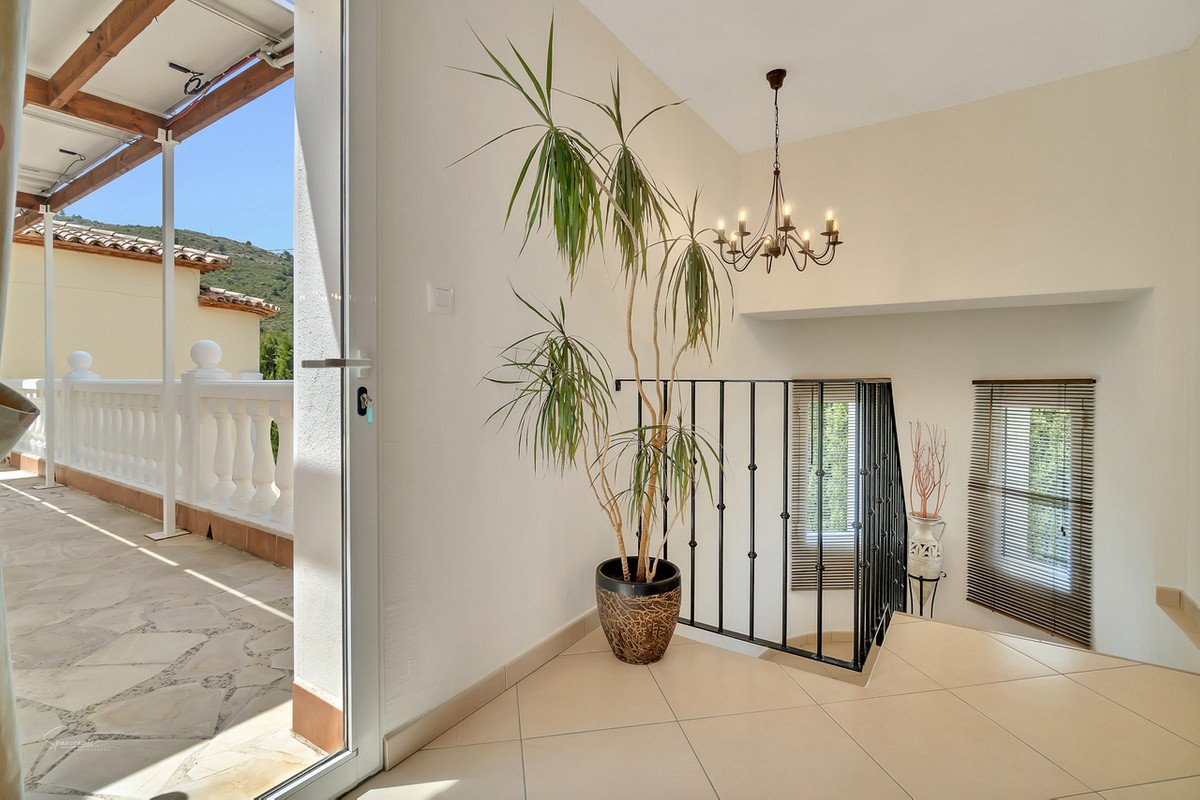 6 Bed Detached Villa in Benigembla