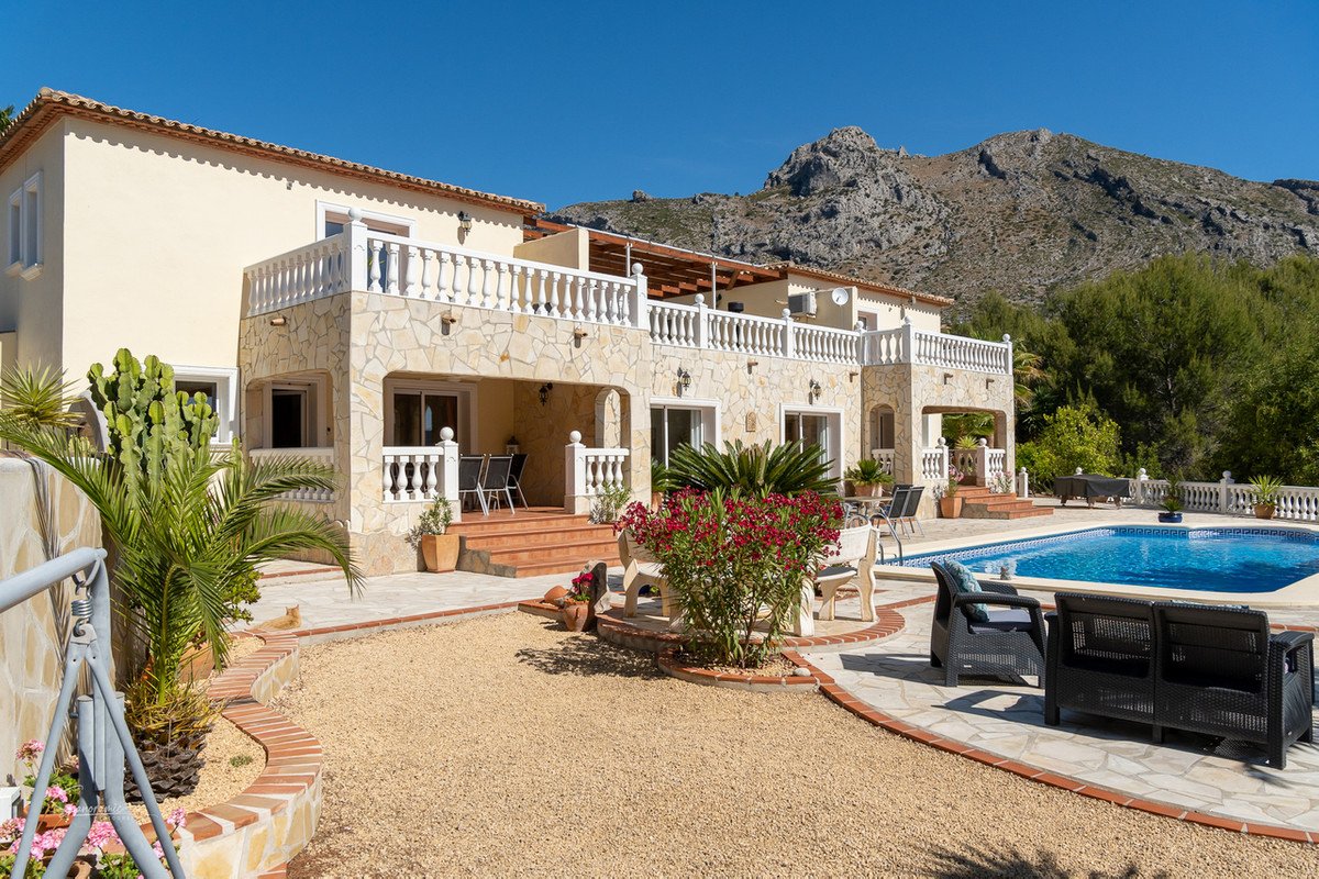 6 Bed Detached Villa in Benigembla