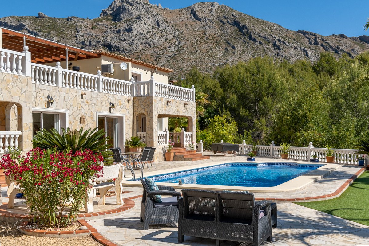 6 Bed Detached Villa in Benigembla