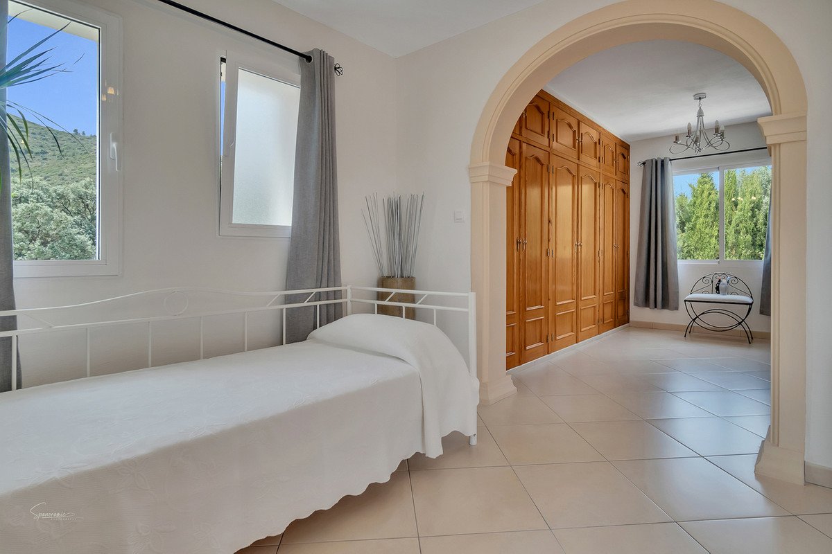 6 Bed Detached Villa in Benigembla