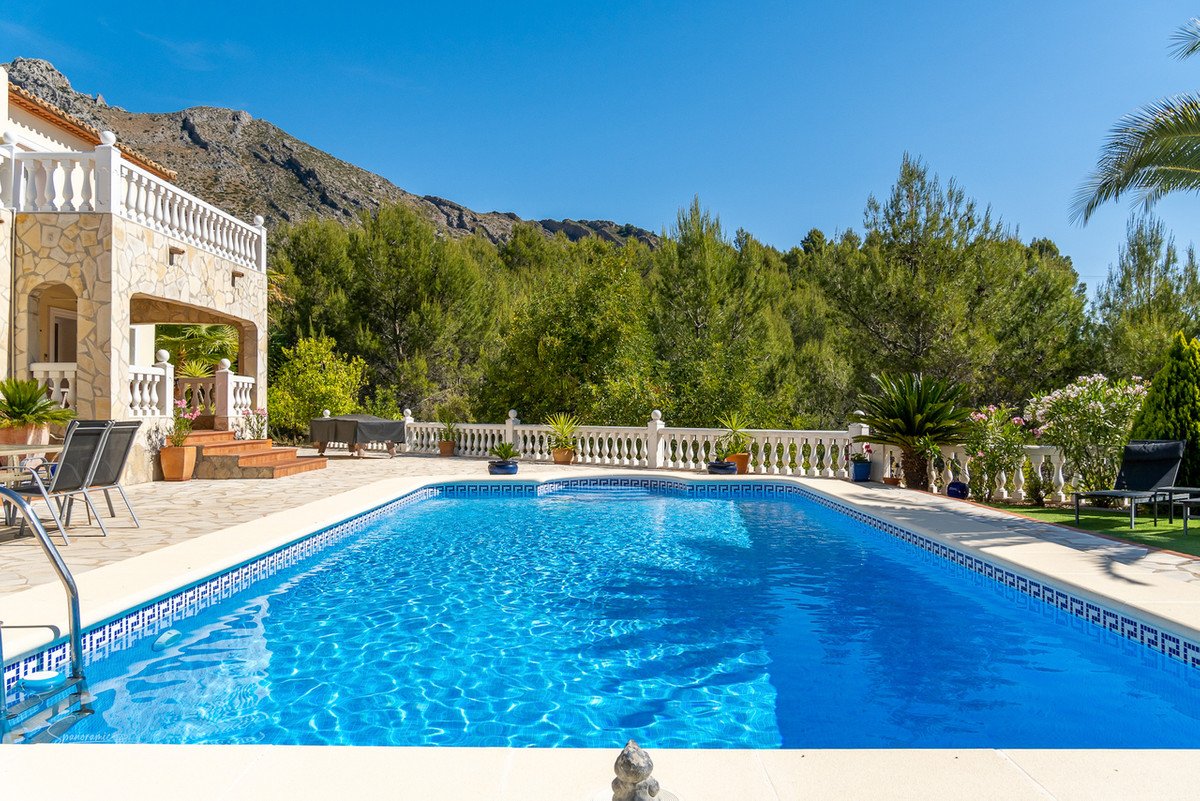 6 Bed Detached Villa in Benigembla