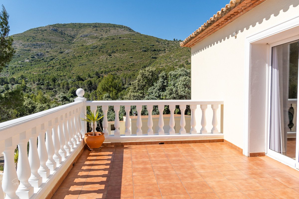 6 Bed Detached Villa in Benigembla