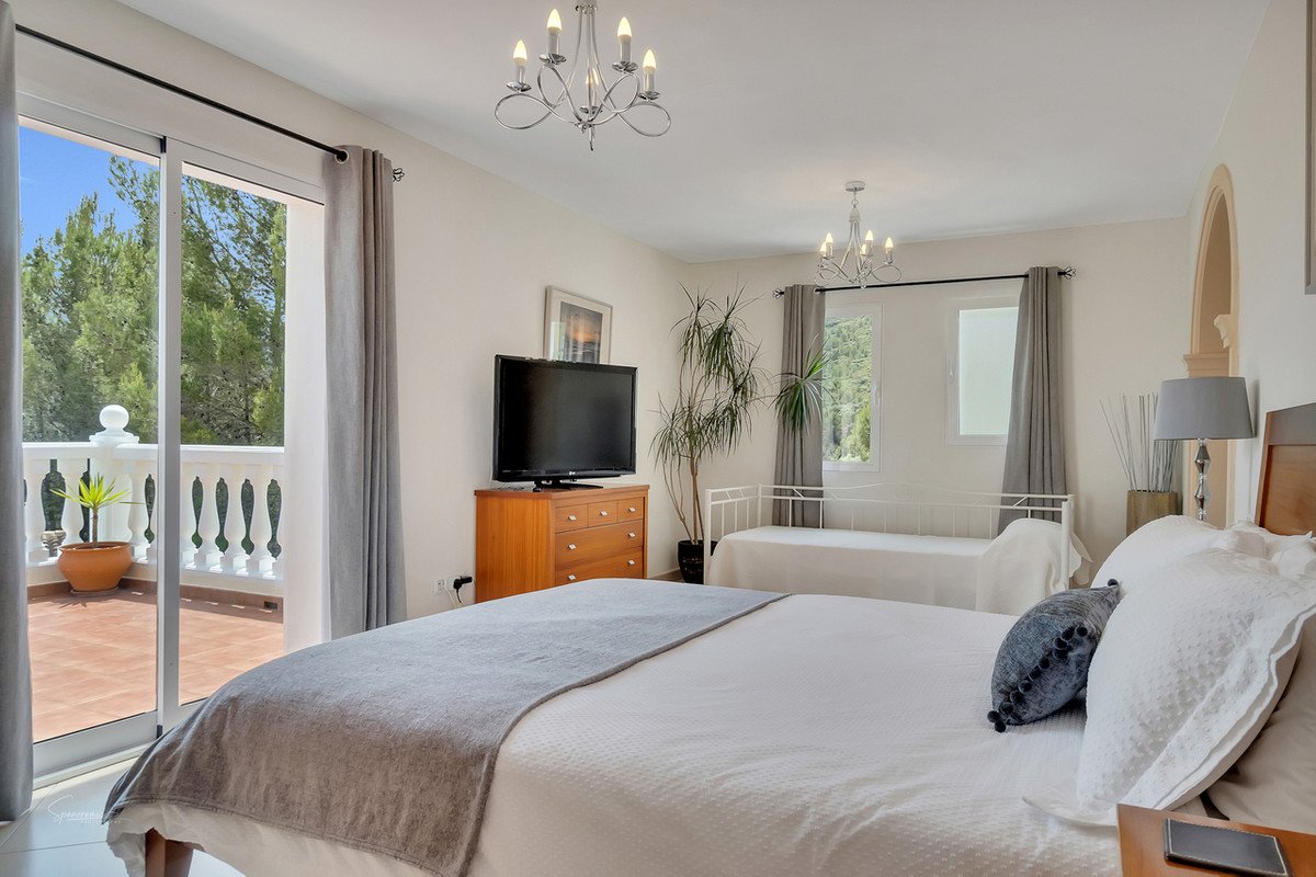 6 Bed Detached Villa in Benigembla