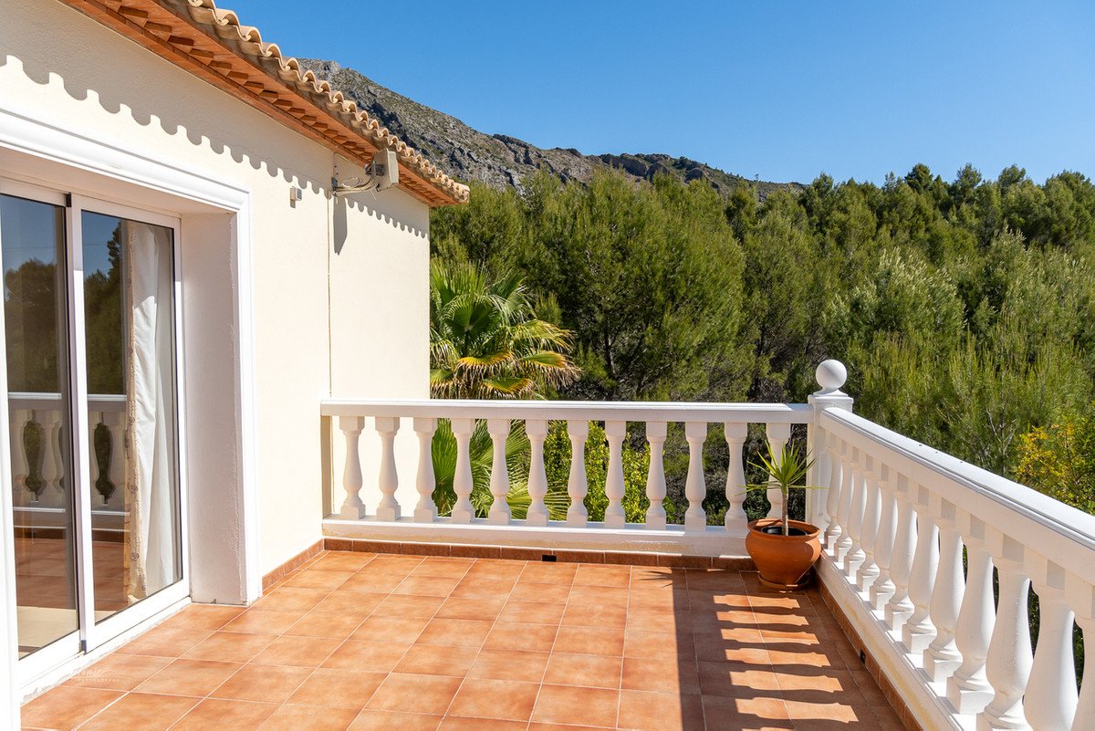 6 Bed Detached Villa in Benigembla