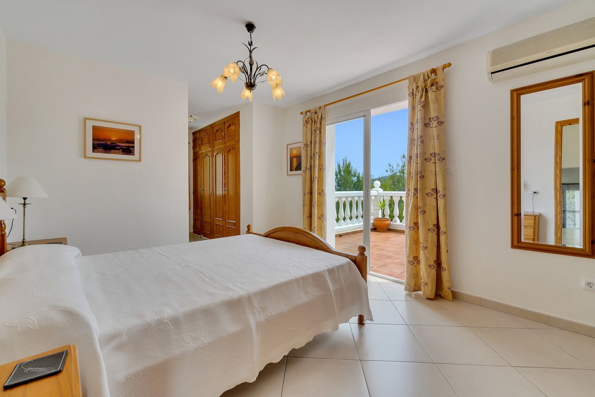6 Bed Detached Villa in Benigembla