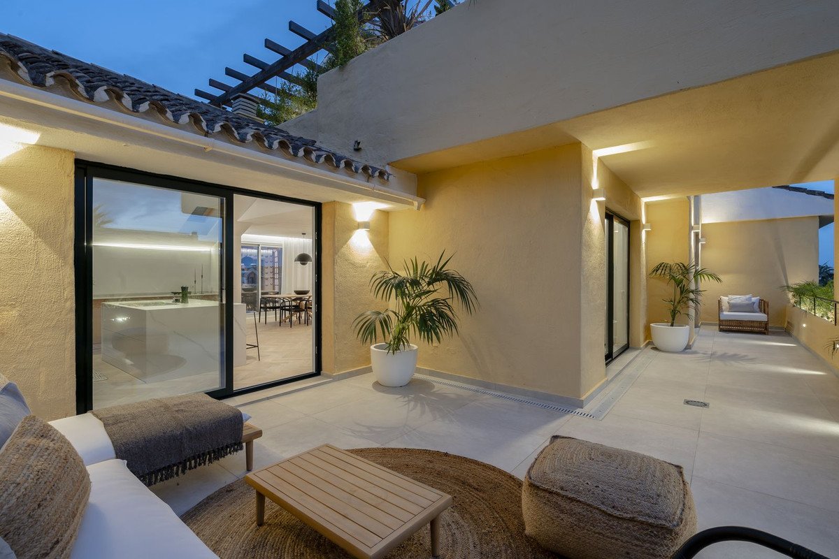 3 Bed Penthouse in New Golden Mile