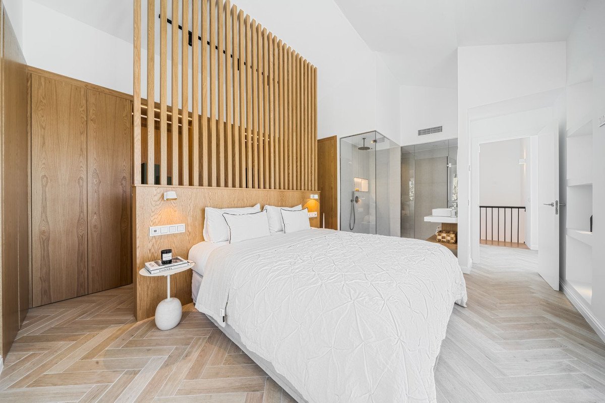 3 Bed Penthouse in New Golden Mile