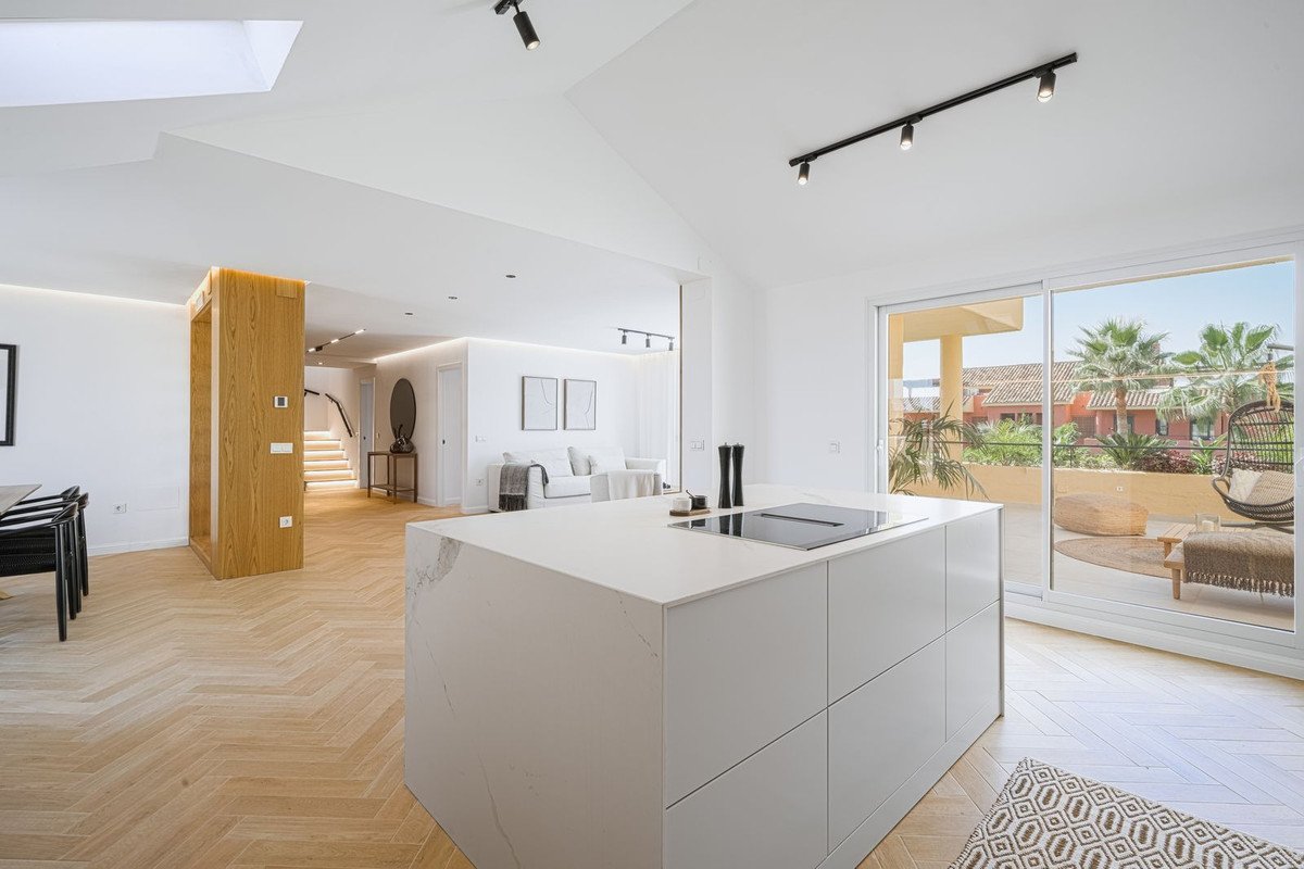 3 Bed Penthouse in New Golden Mile