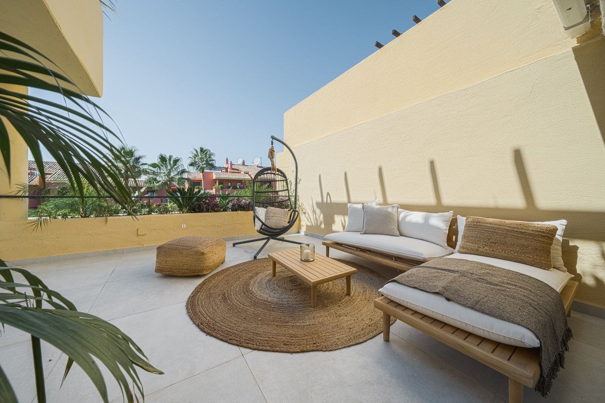 3 Bed Penthouse in New Golden Mile