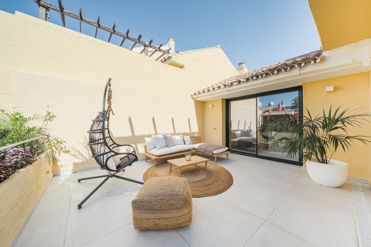 3 Bed Penthouse in New Golden Mile