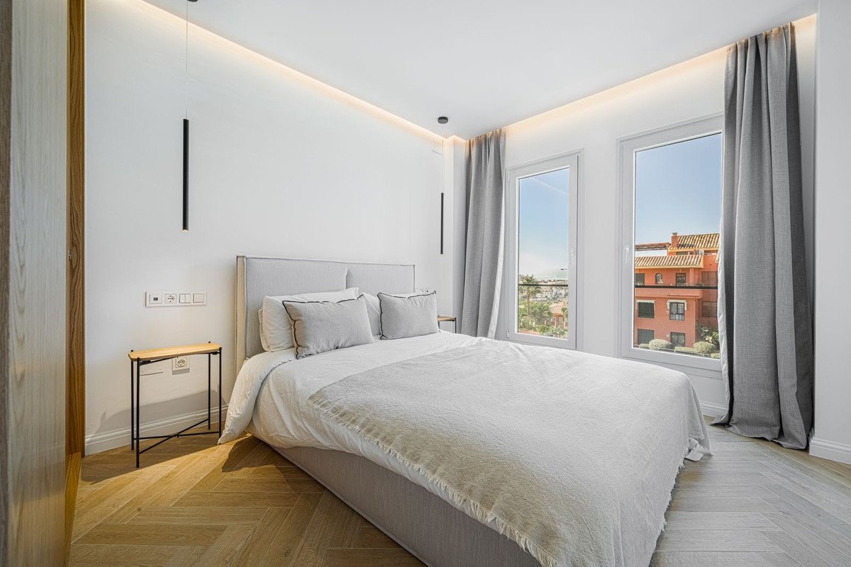 3 Bed Penthouse in New Golden Mile