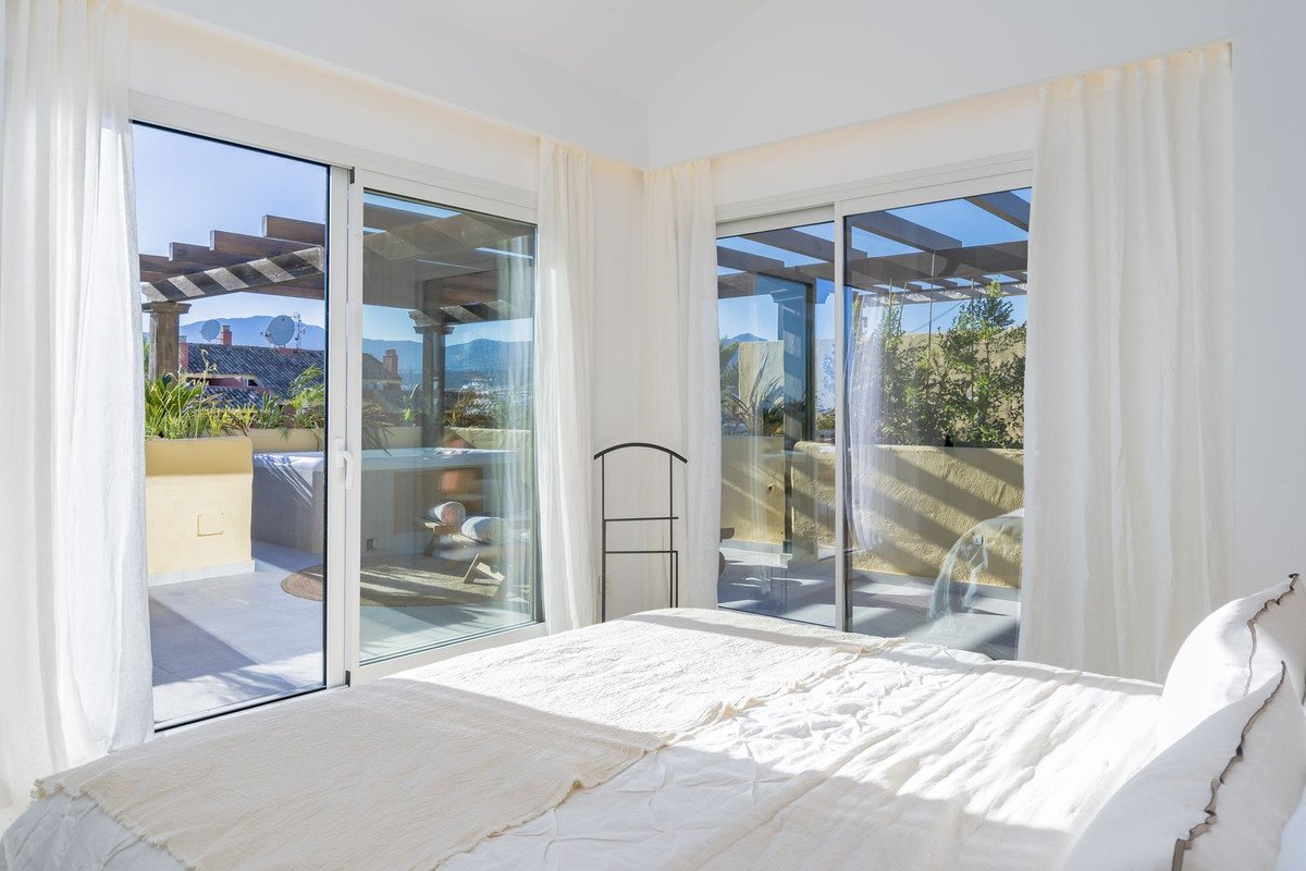 3 Bed Penthouse in New Golden Mile