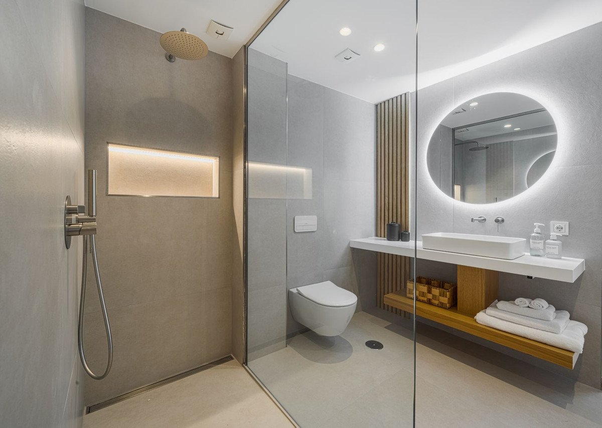 3 Bed Penthouse in New Golden Mile