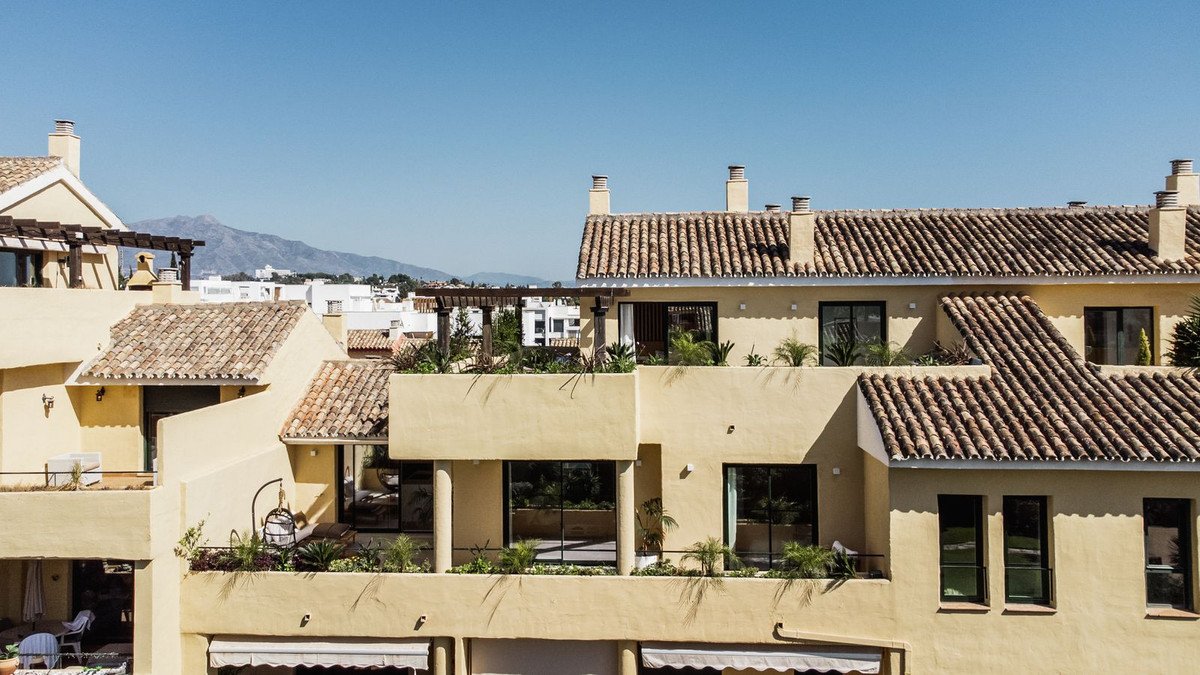 3 Bed Penthouse in New Golden Mile