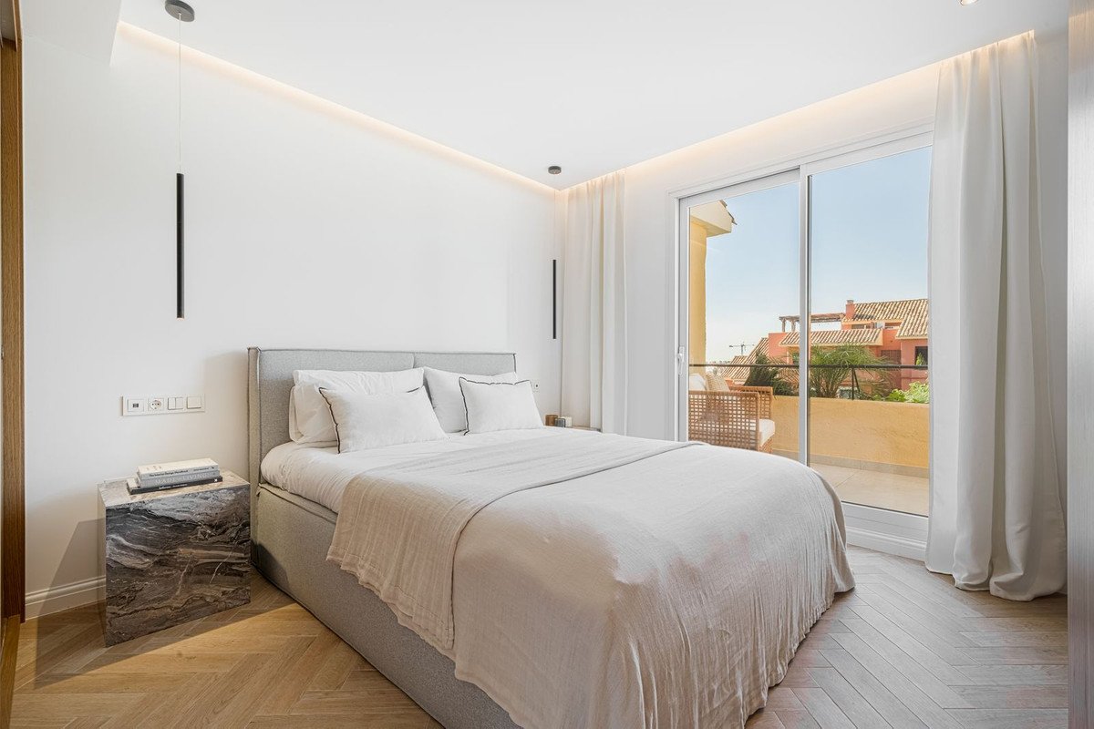 3 Bed Penthouse in New Golden Mile