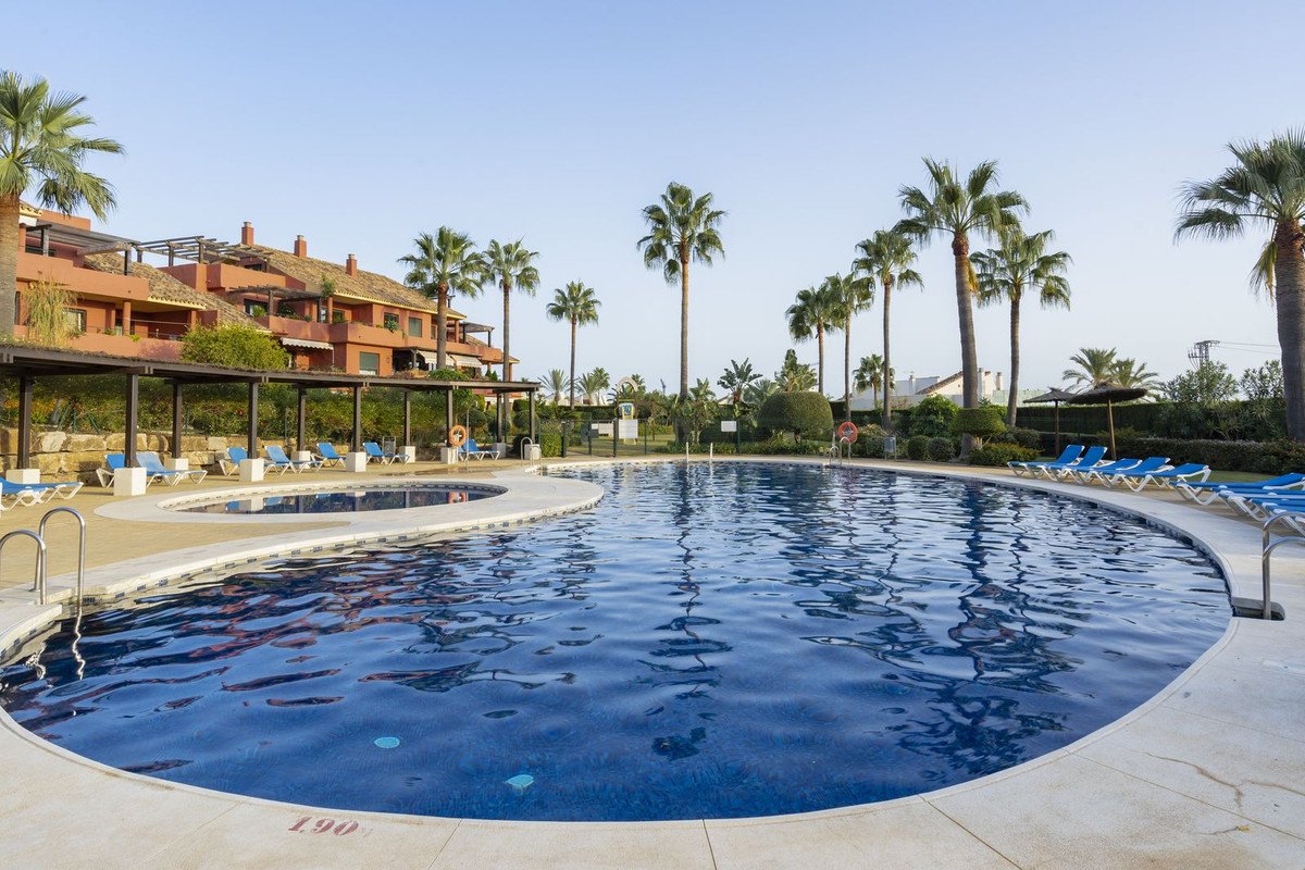 3 Bed Penthouse in New Golden Mile