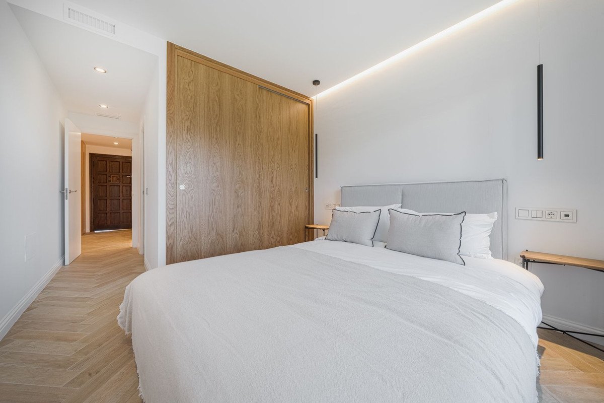 3 Bed Penthouse in New Golden Mile