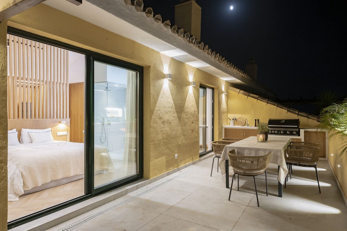 3 Bed Penthouse in New Golden Mile