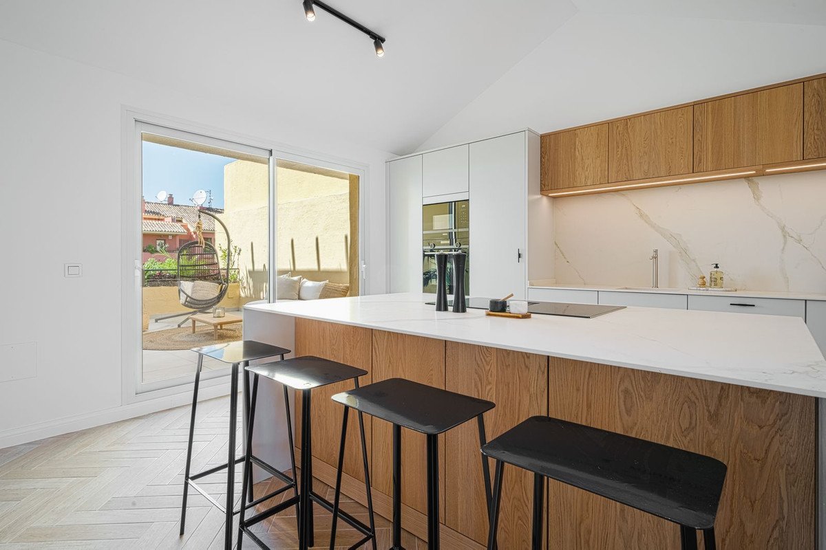 3 Bed Penthouse in New Golden Mile