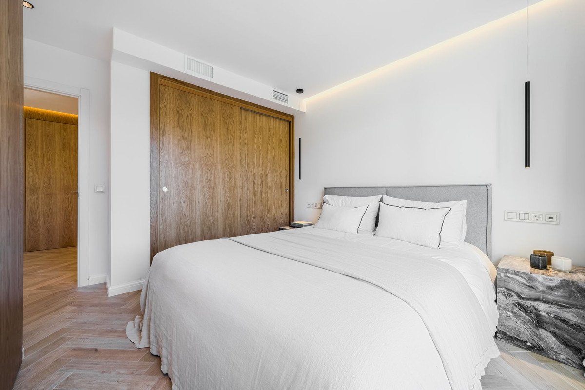 3 Bed Penthouse in New Golden Mile