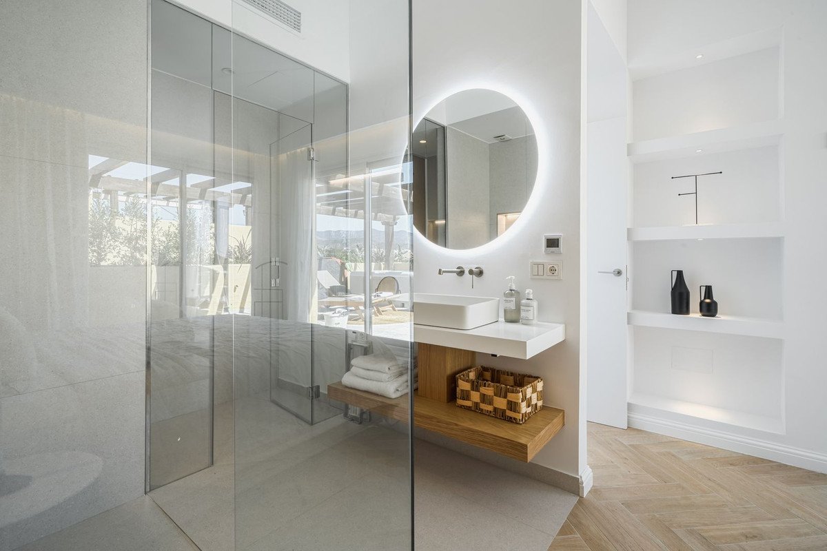 3 Bed Penthouse in New Golden Mile