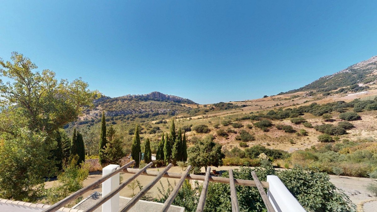 6 Bed Detached Villa in Colmenar
