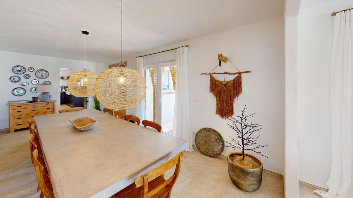 6 Bed Detached Villa in Colmenar