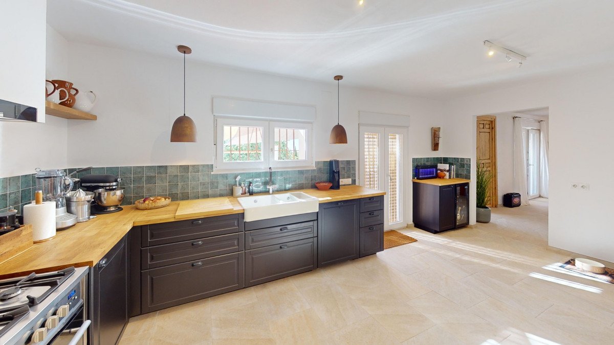 6 Bed Detached Villa in Colmenar