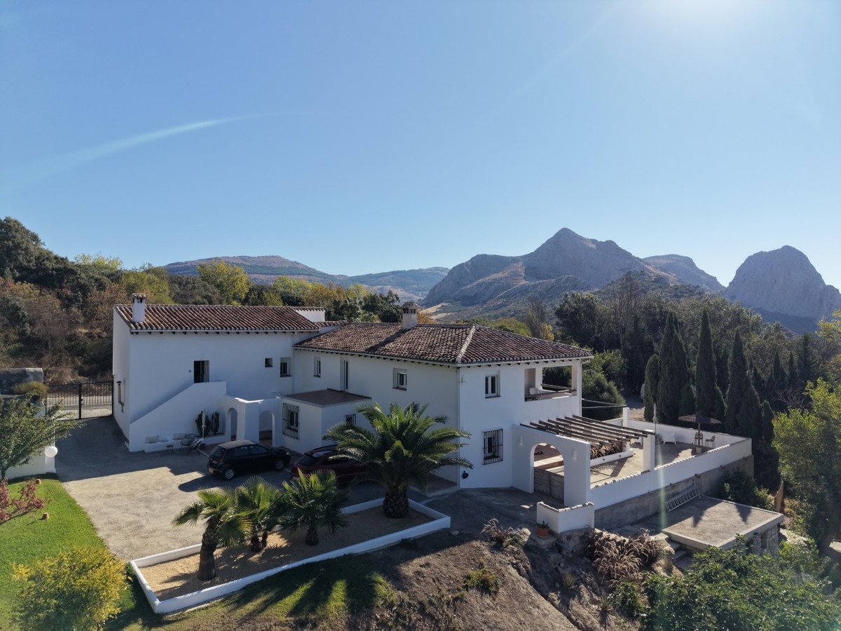 6 Bed Detached Villa in Colmenar