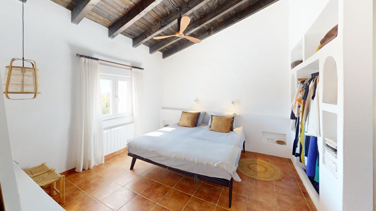 6 Bed Detached Villa in Colmenar